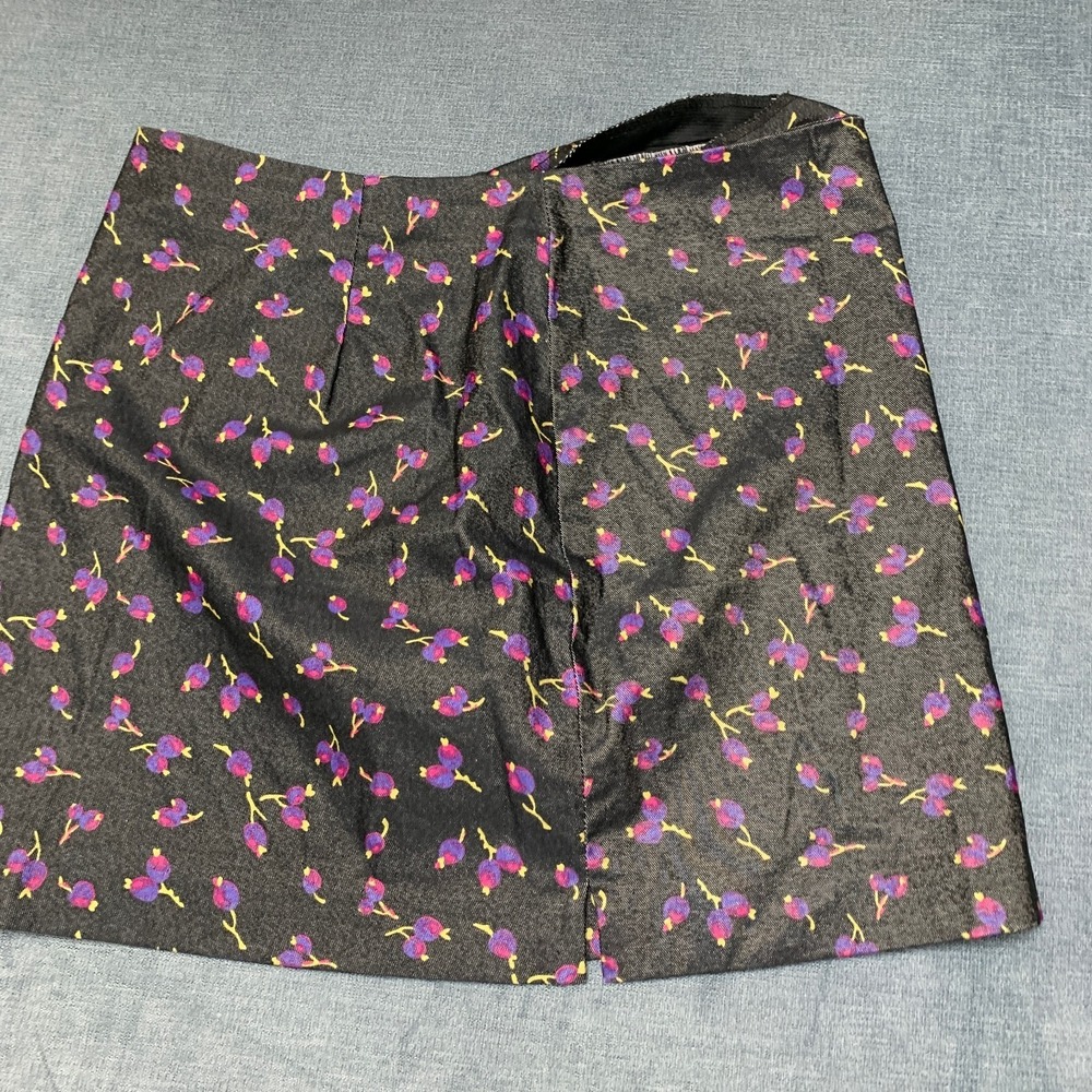 Express Stretch Mini Skirt Womens 1/2 Black Purple Cotton Unique Blueberry Print